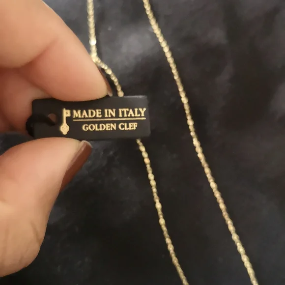 Vertical "love" Necklace - Picture 6 of 7